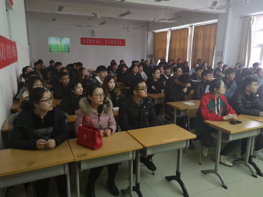 土木工程学院党总支书记葛洪伟为入党积极分子培训2.jpg